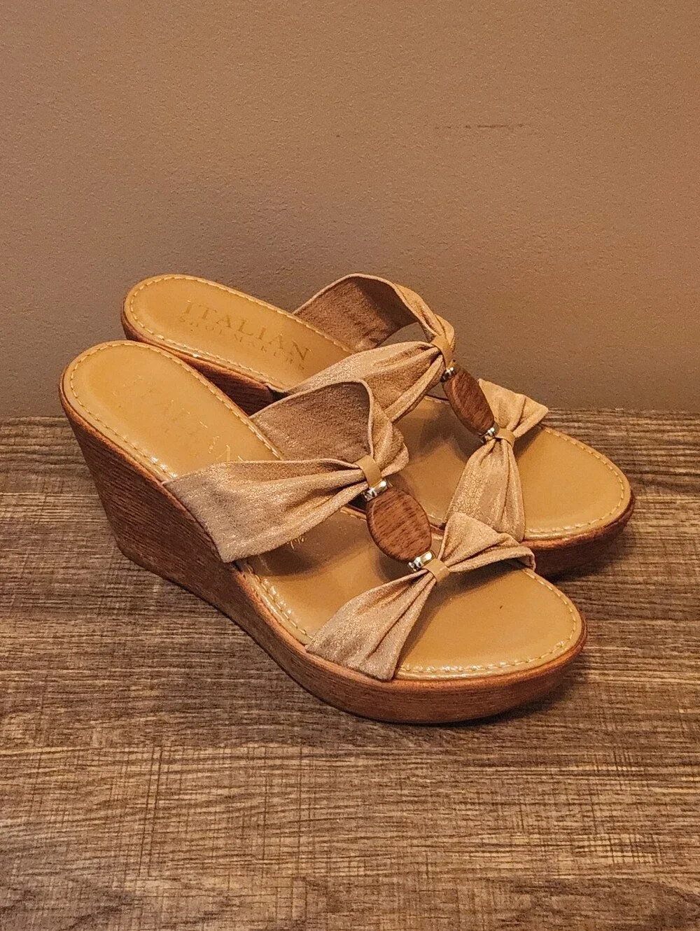 Italian Shoemakers Women's Biege & Gold Wedge Sandals Size 7.5